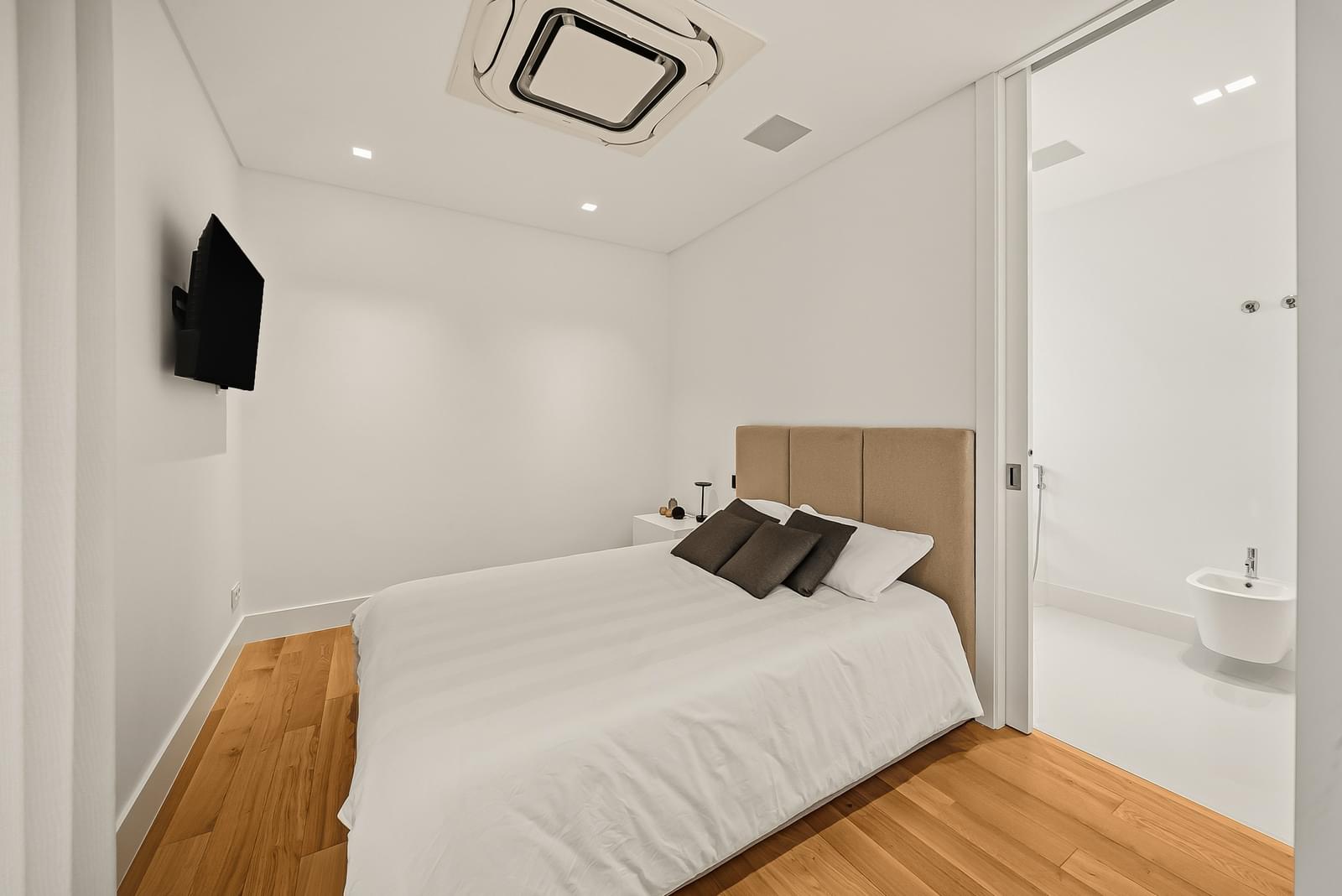 6 Bedroom Villa/Townhouse's Image 42