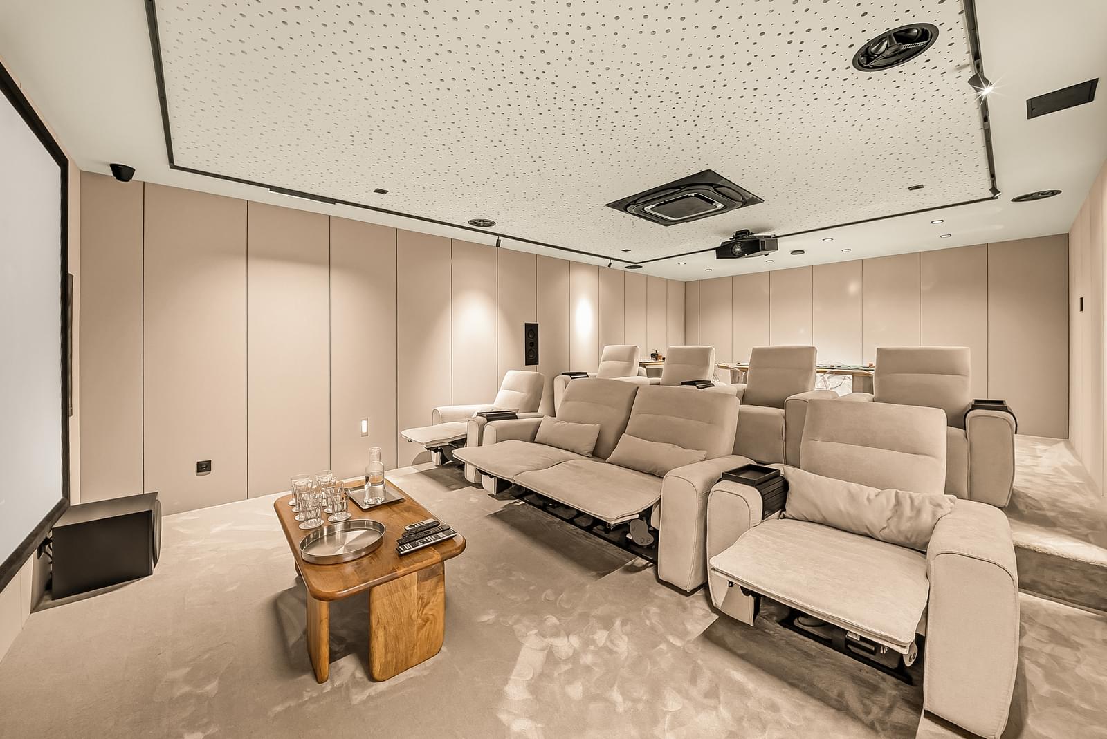 6 Bedroom Villa/Townhouse's Image 73