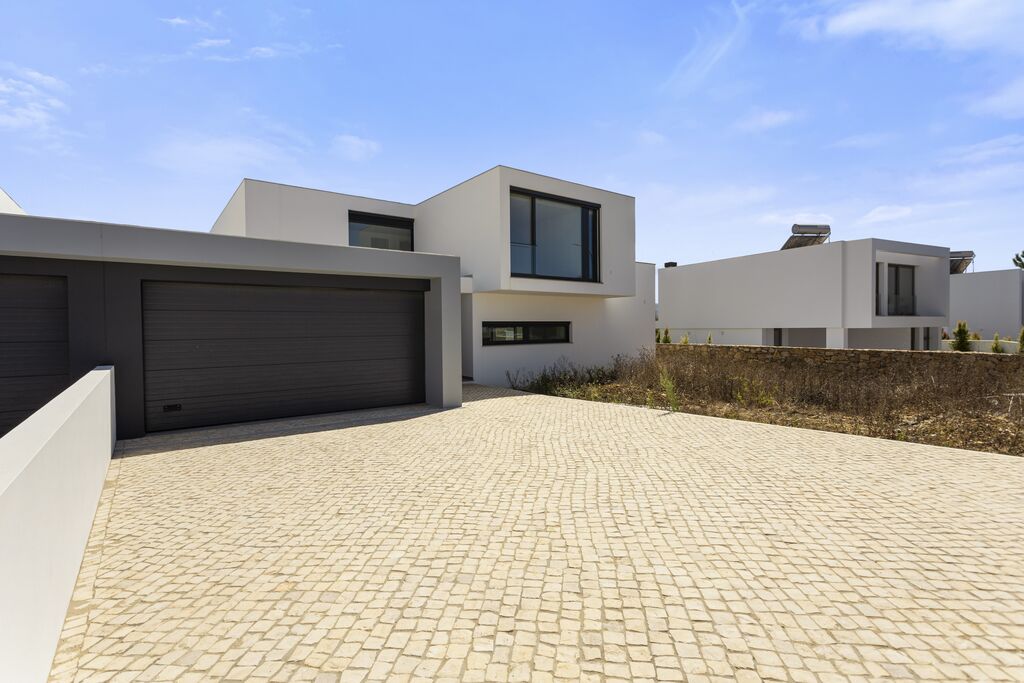 4 Bedroom Semi-detached house with swimming pool, Fontanelas, Sintra