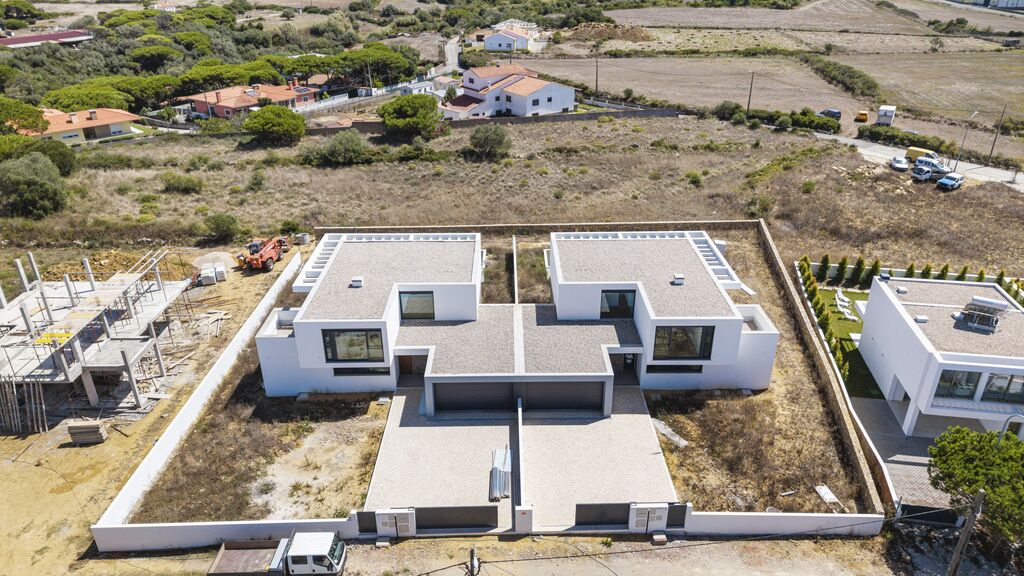 4 Bedroom Semi-detached house with swimming pool, Fontanelas, Sintra