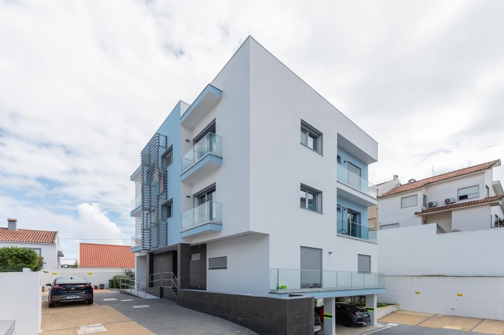 2 Bedroom Apartment with garden, Cascais 374255089
