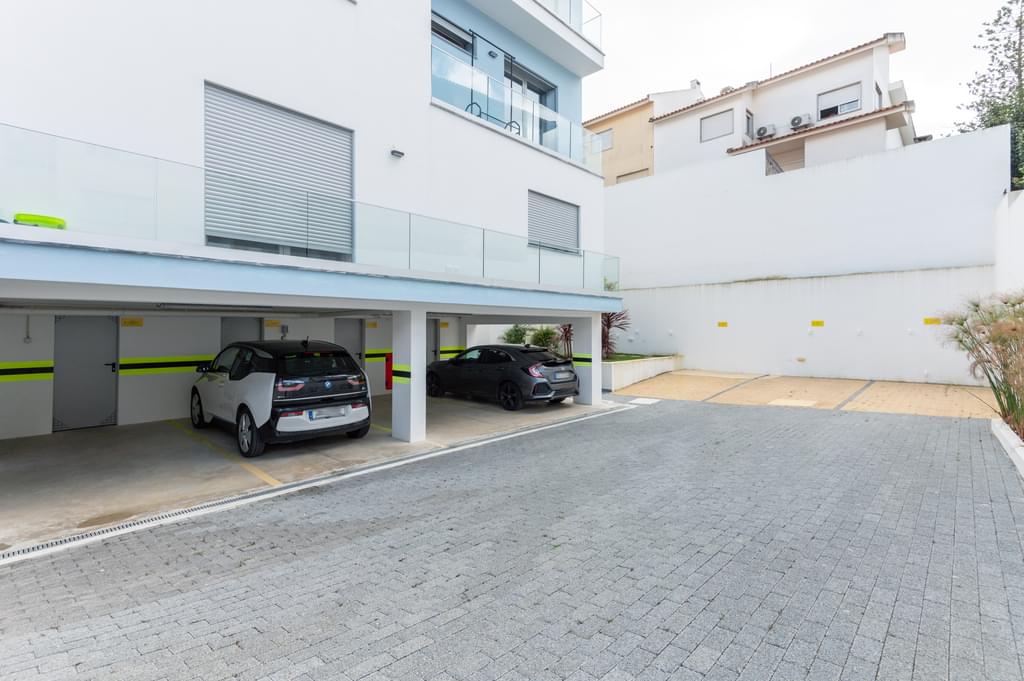 2 Bedroom Apartment with garden, Cascais 374255089