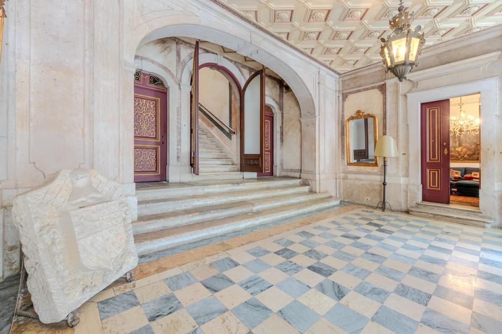 2 Bedroom Apartment with parking, Santa Catarina, Lisboa 3554517752