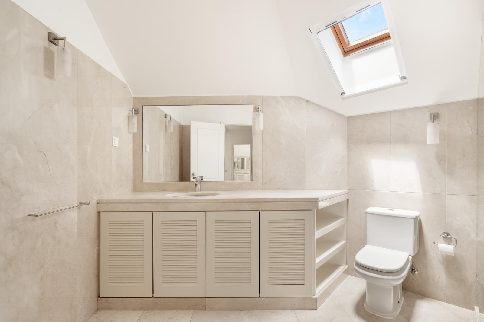 Moradia T3 + 1 com piscina, Estoril, Cascais - Imagem 26