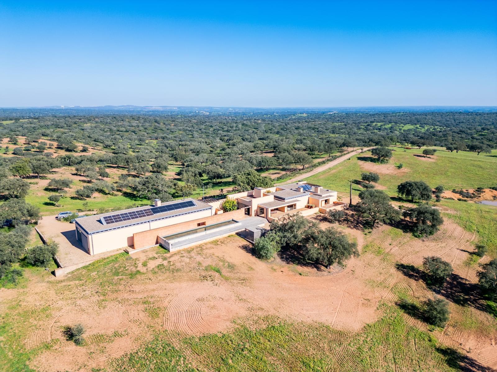 Moradia T4 com piscina, Beja - Imagem 1