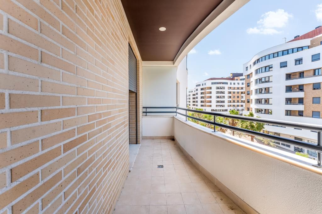 2 Bedroom Apartment with swimming pool, Loures 1997351004