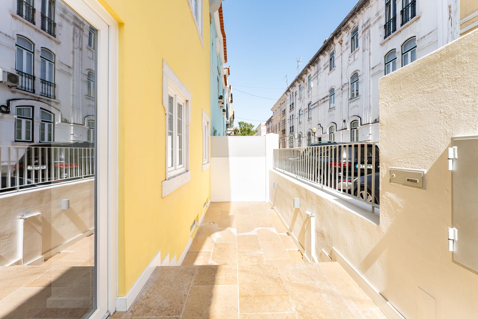 Moradia T4 com estacionamento, Praça de Londres, Lisboa - Imagem 3