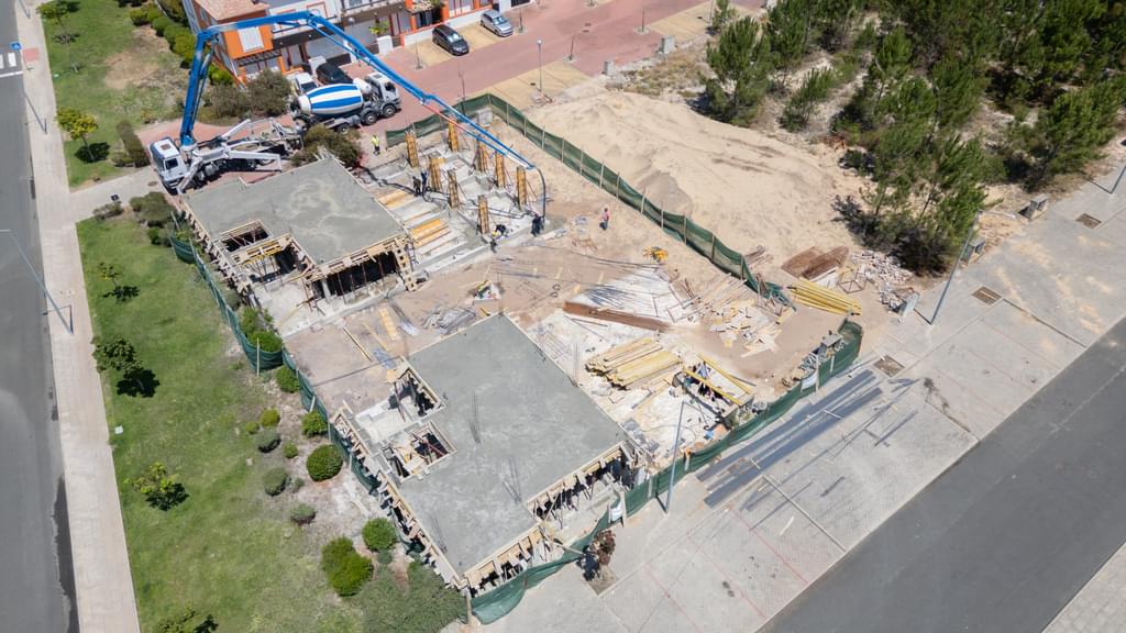 4 Bedroom Semi-detached house with parking, Santiago do Cacem 1300856744