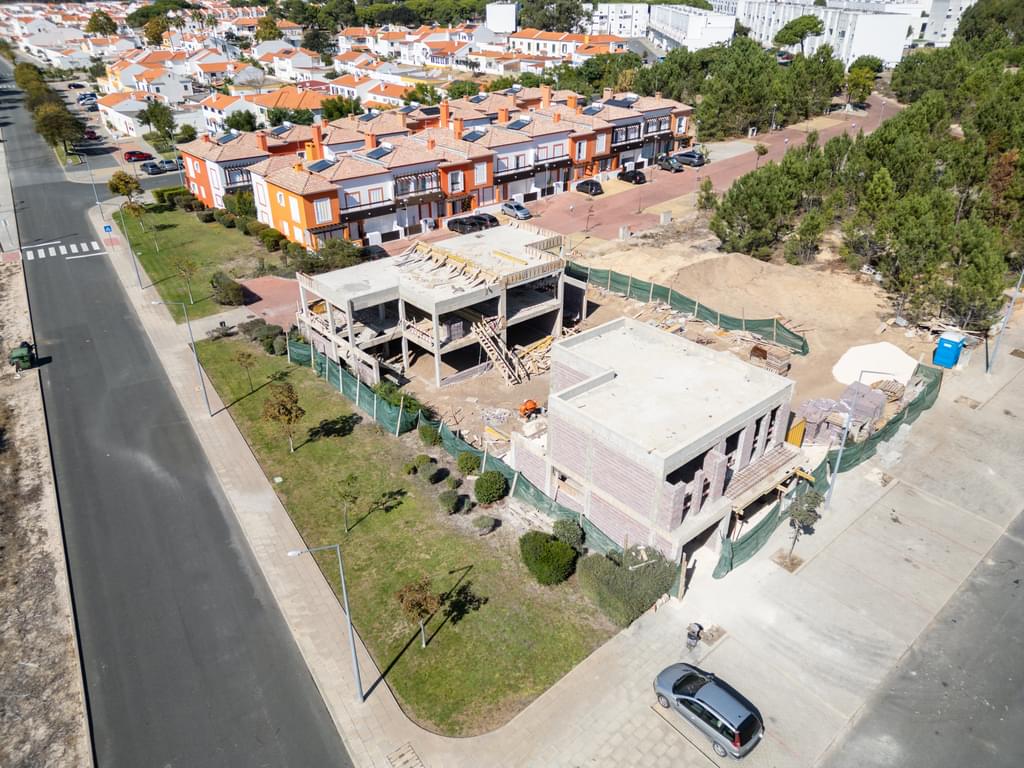 4 Bedroom Semi-detached house with parking, Santiago do Cacem 1300856744