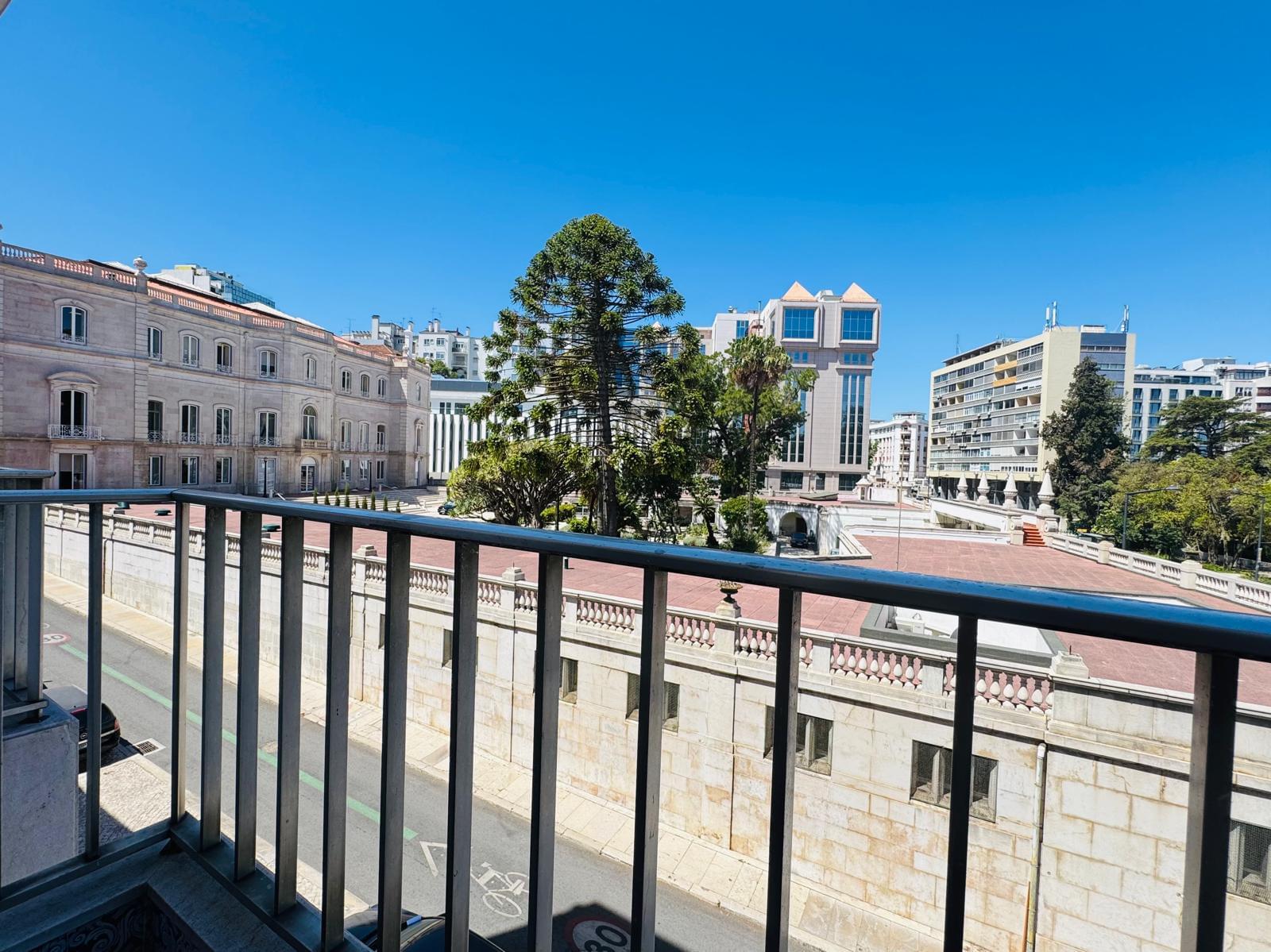 Apartamento T3 com varanda, Avenidas Novas, Lisboa - Imagem 1