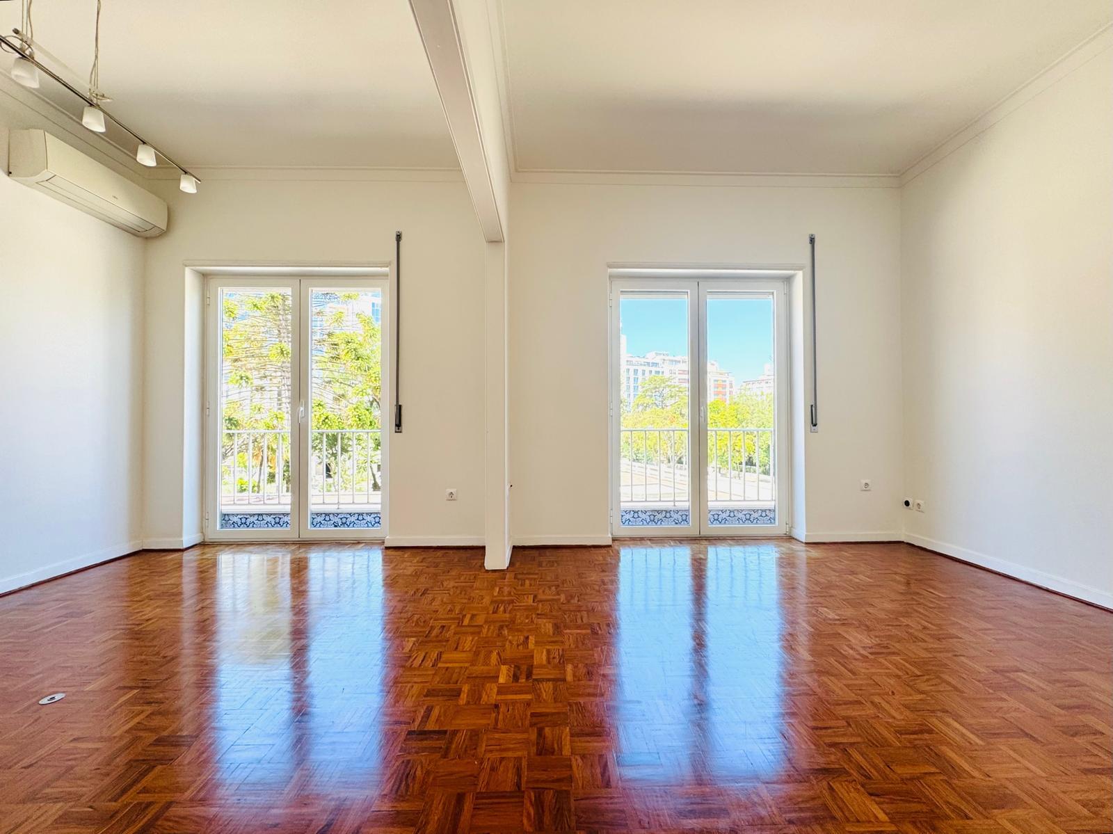 Apartamento T3 com varanda, Avenidas Novas, Lisboa - Imagem 2