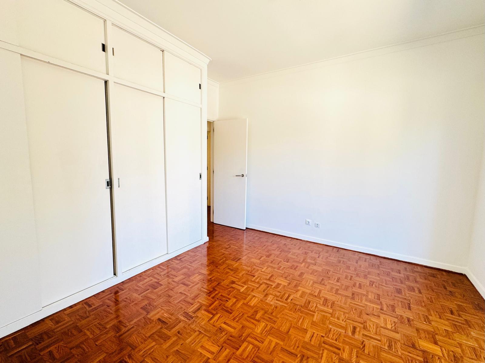 Apartamento T3 com varanda, Avenidas Novas, Lisboa - Imagem 11