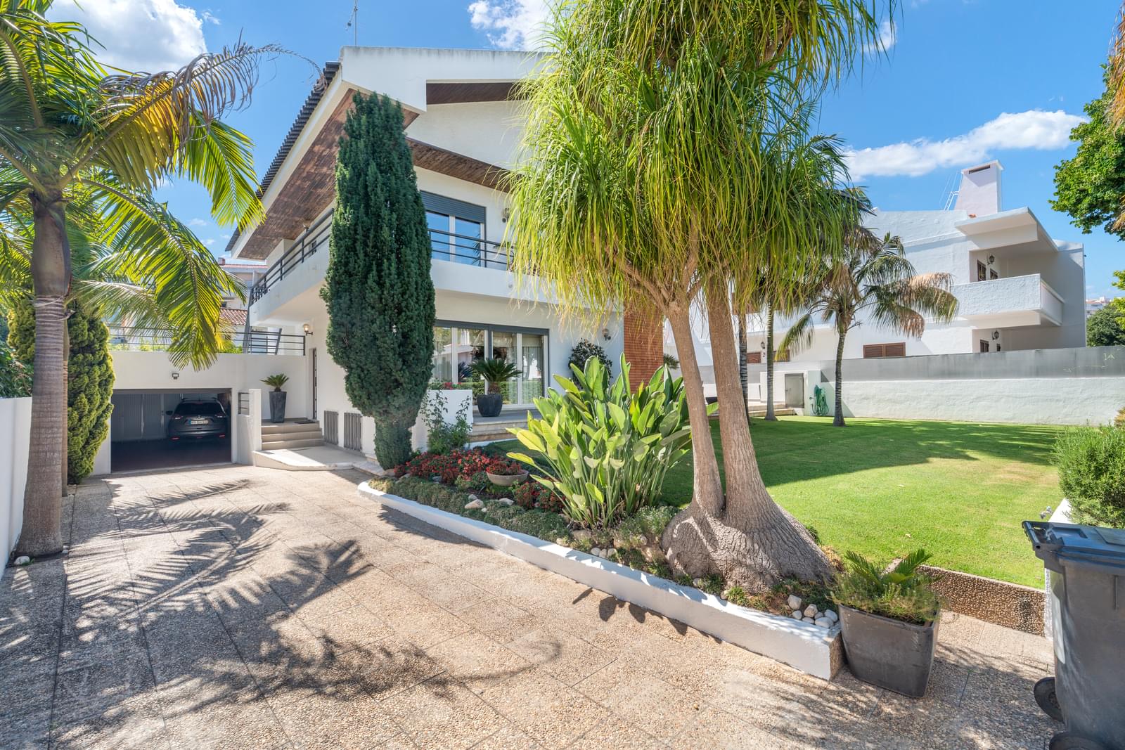 Moradia T3 + 1 com jardim, Nova Oeiras, Oeiras - Imagem 2
