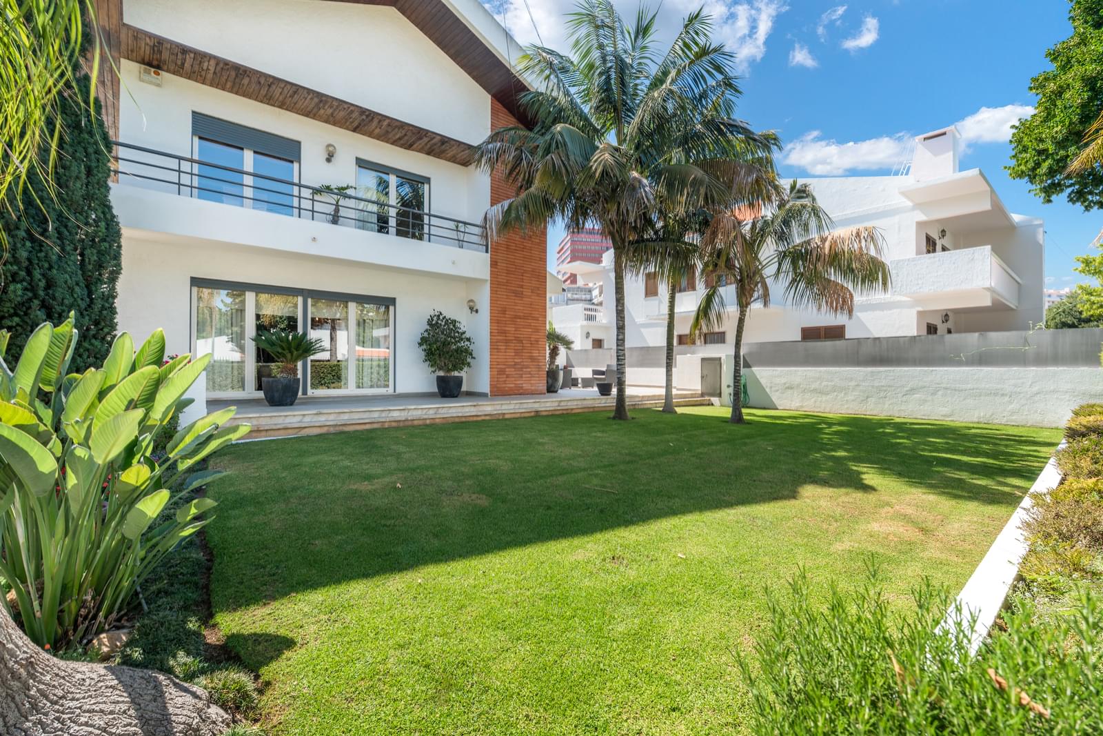 Moradia T3 + 1 com jardim, Nova Oeiras, Oeiras - Imagem 3