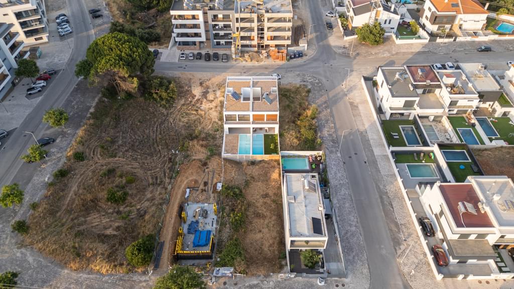 3 Bedroom Semi-detached house with swimming pool, Quinta da Amizade, Setúbal