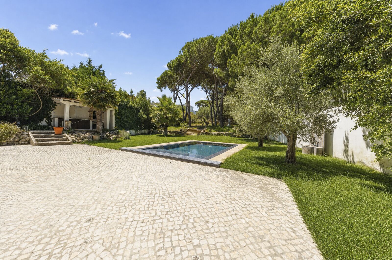 5 Bedroom Villa/Townhouse's Image 6