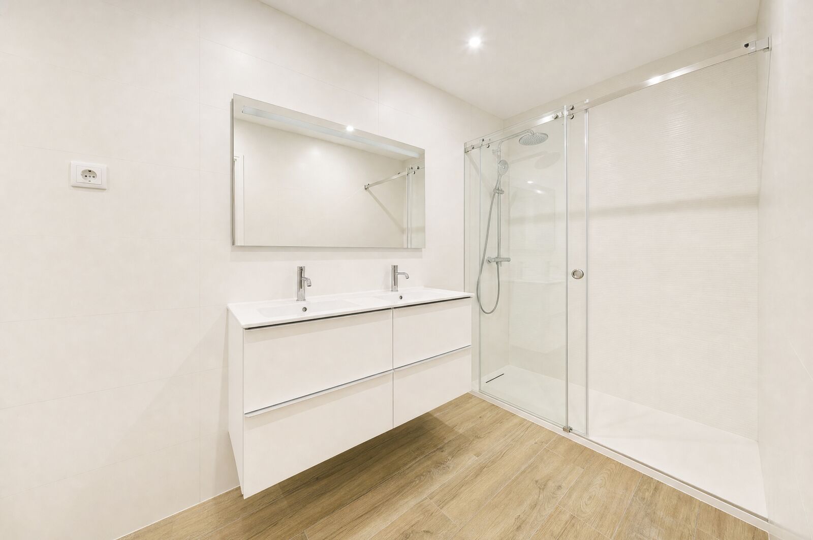 5 Bedroom Villa/Townhouse's Image 38