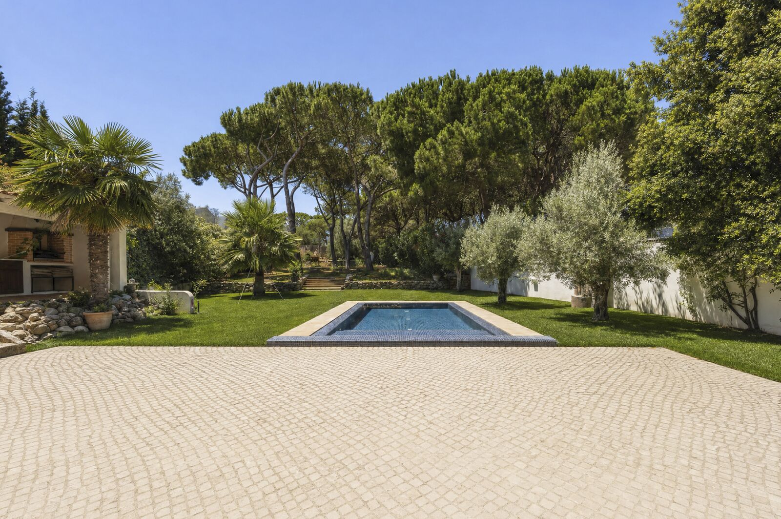 5 Bedroom Villa/Townhouse's Image 7