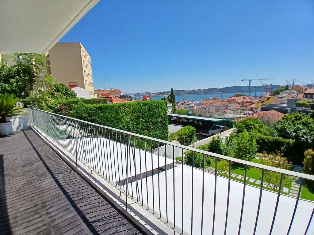 3 Bedroom Duplex with garden, Lapa, Lisboa 1017771566