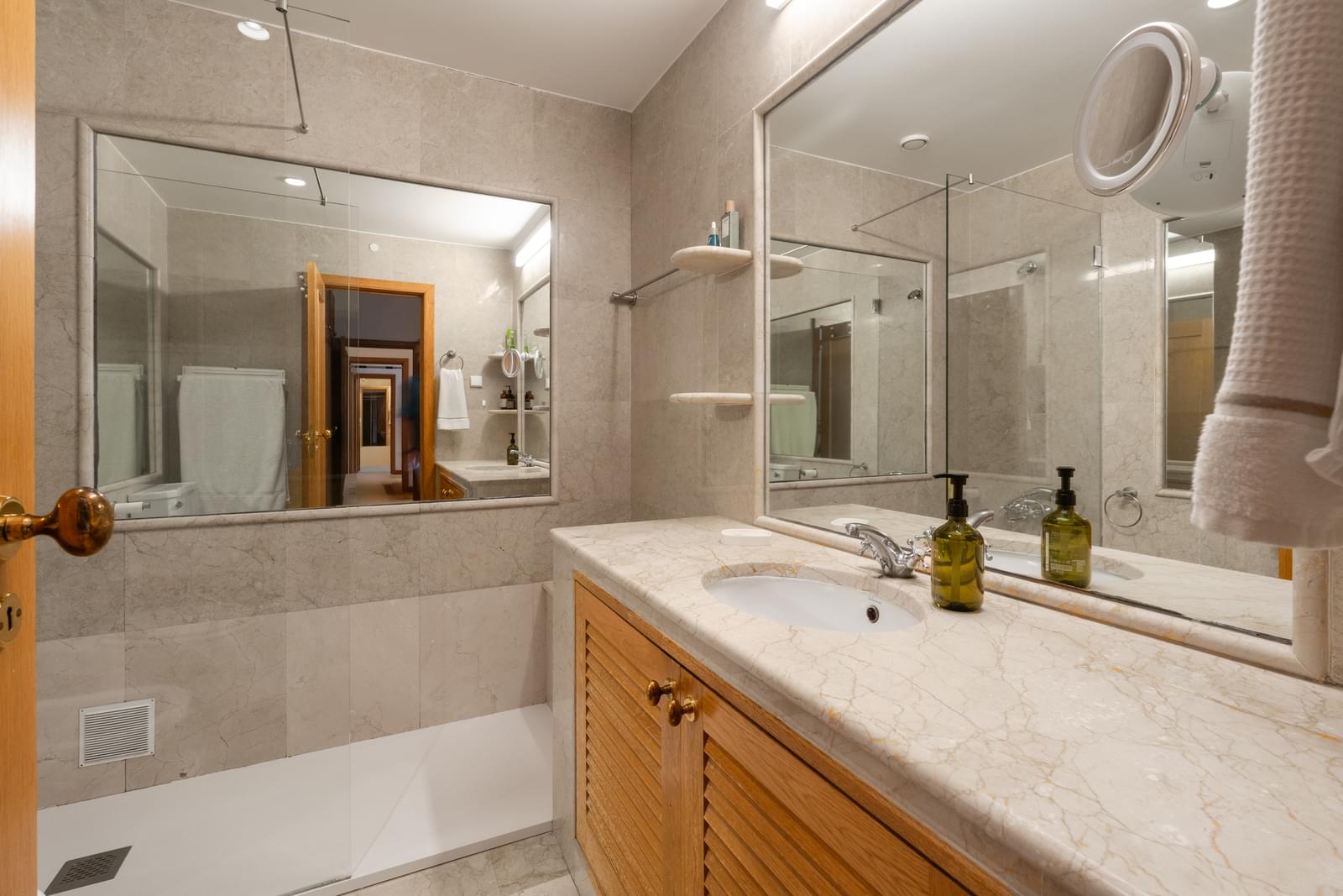 Duplex T4 com piscina, Monte Estoril, Cascais - Imagem 19