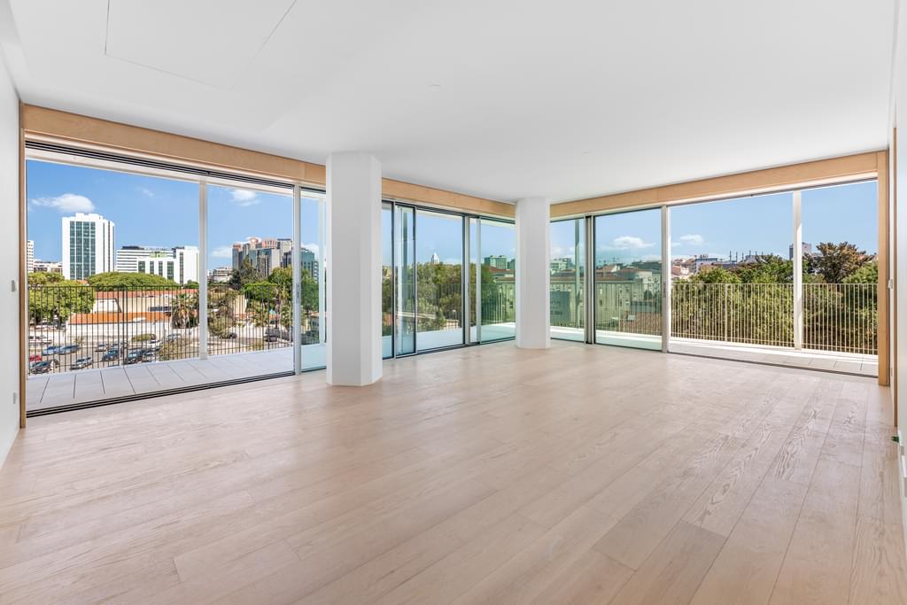 2 Bedroom Apartment with garden Praça de Espanha Lisboa