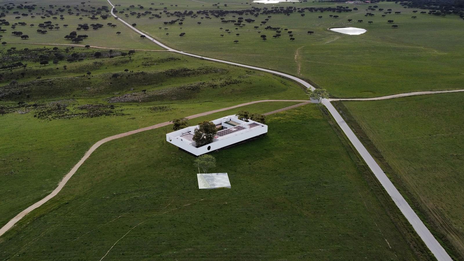 Moradia Isolada T6 com piscina - Imagem 1