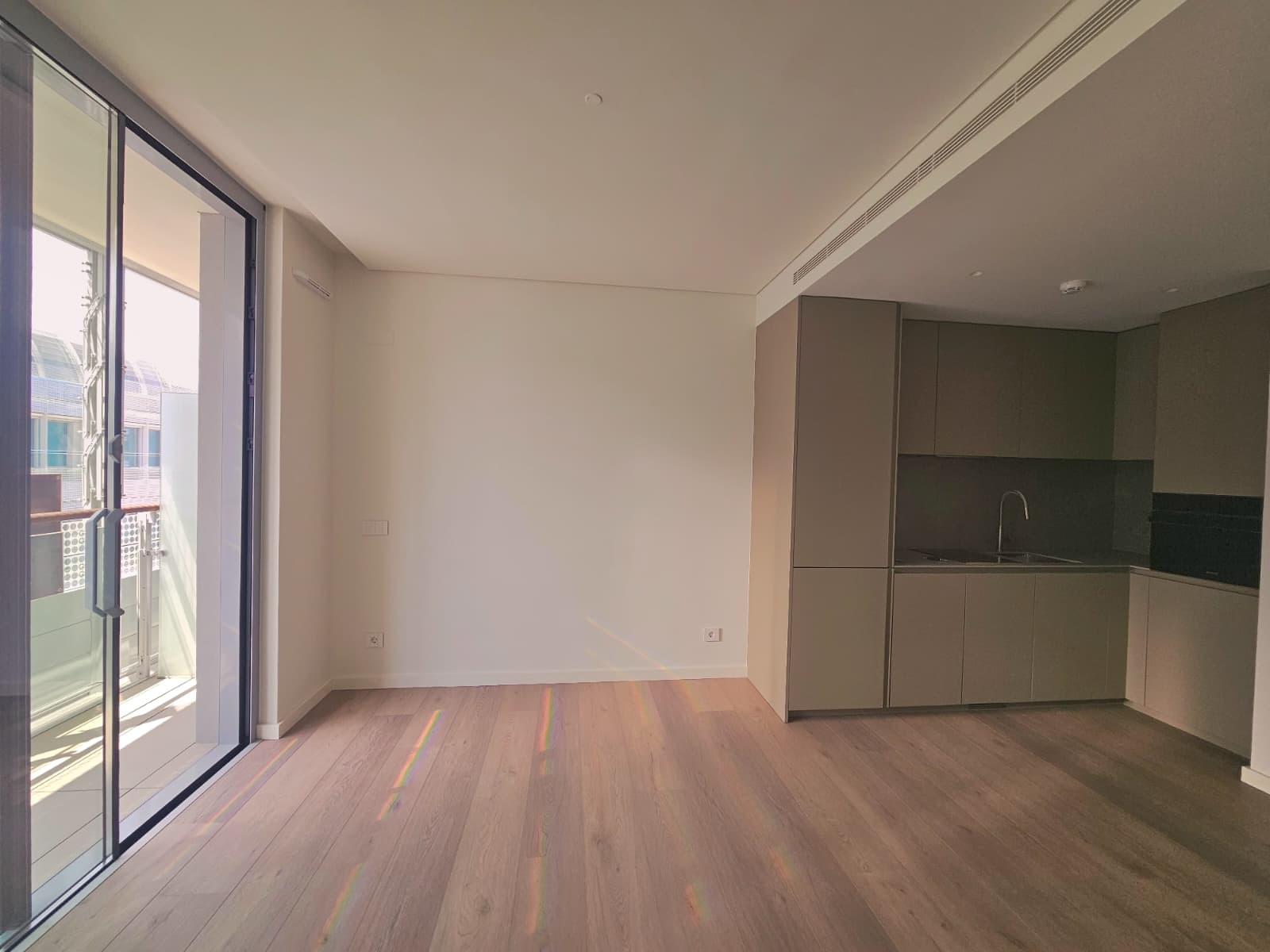 Apartamento T1 com vista, Braço de Prata, Lisboa - Imagem 1