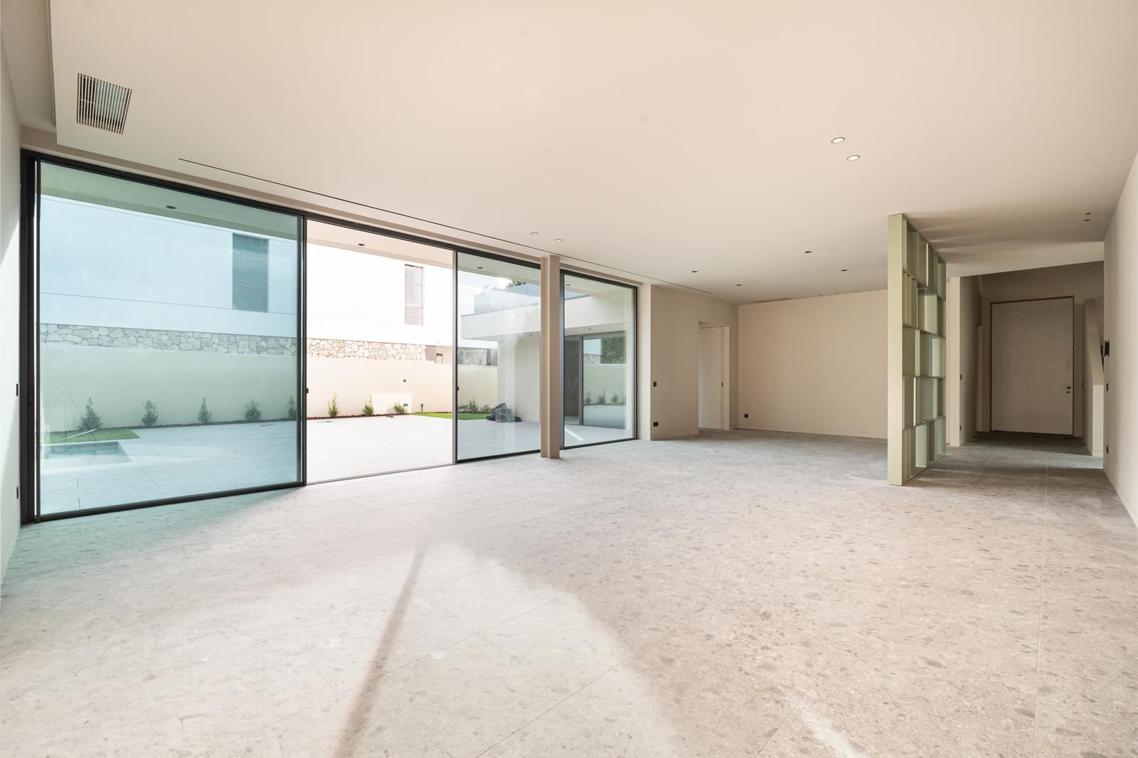 5 Bedroom Villa/Townhouse's Image 10