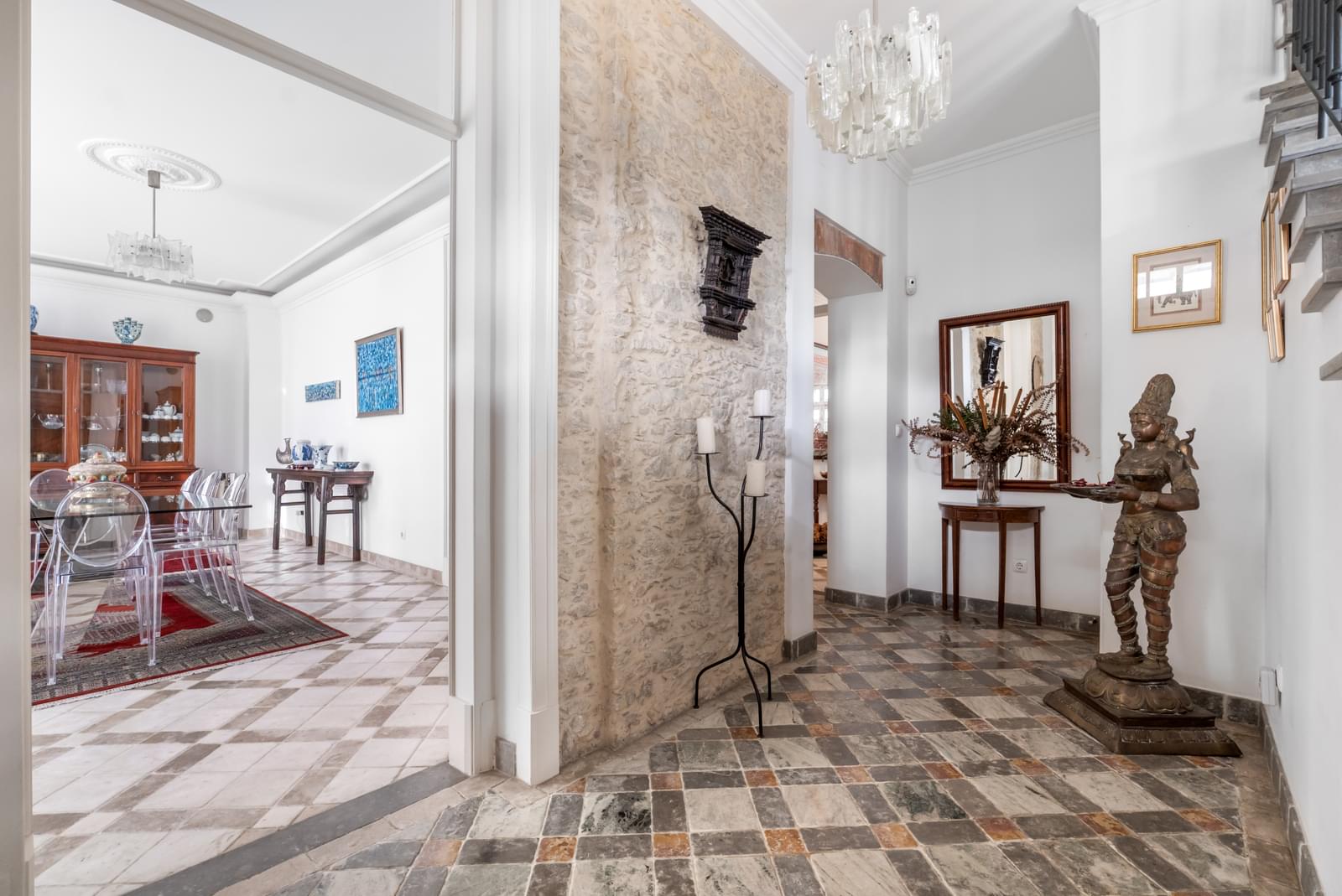 5 Bedroom Villa/Townhouse's Image 7