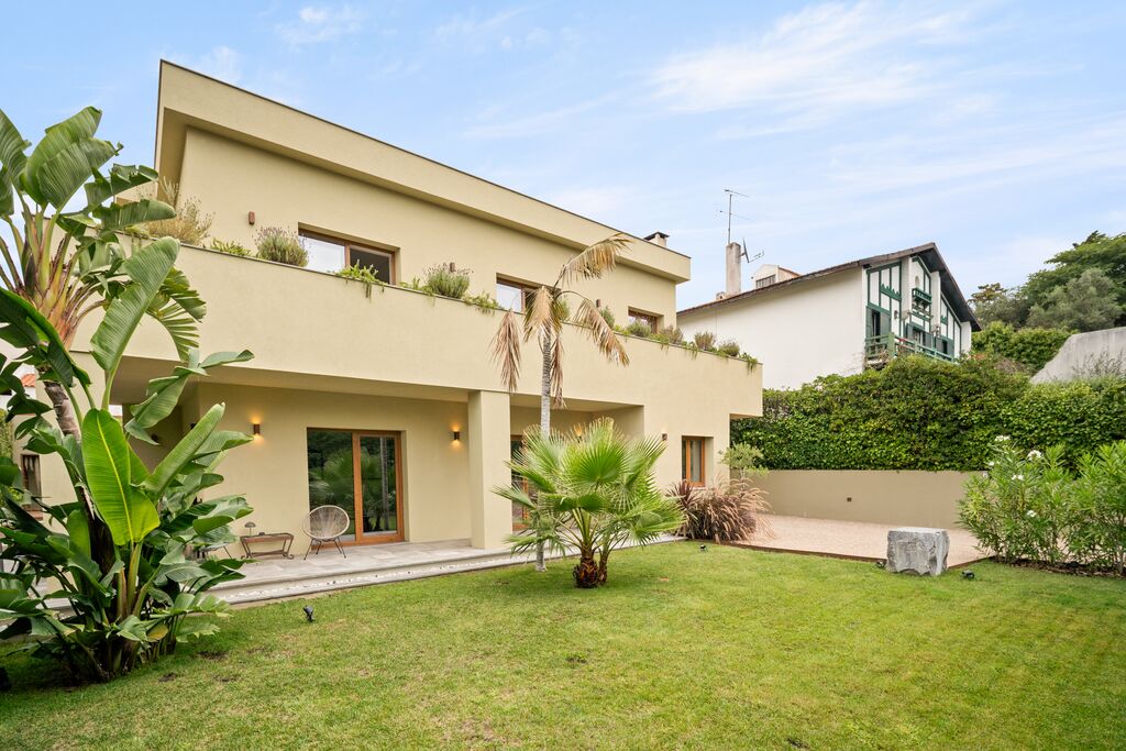 4 Bedroom Detached house with swimming pool, Estoril, Cascais