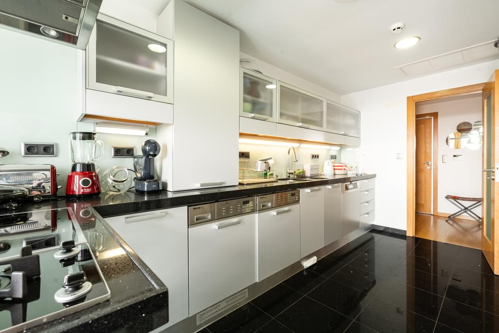 2 Bedroom Apartment with parking, Cascais 3414986821