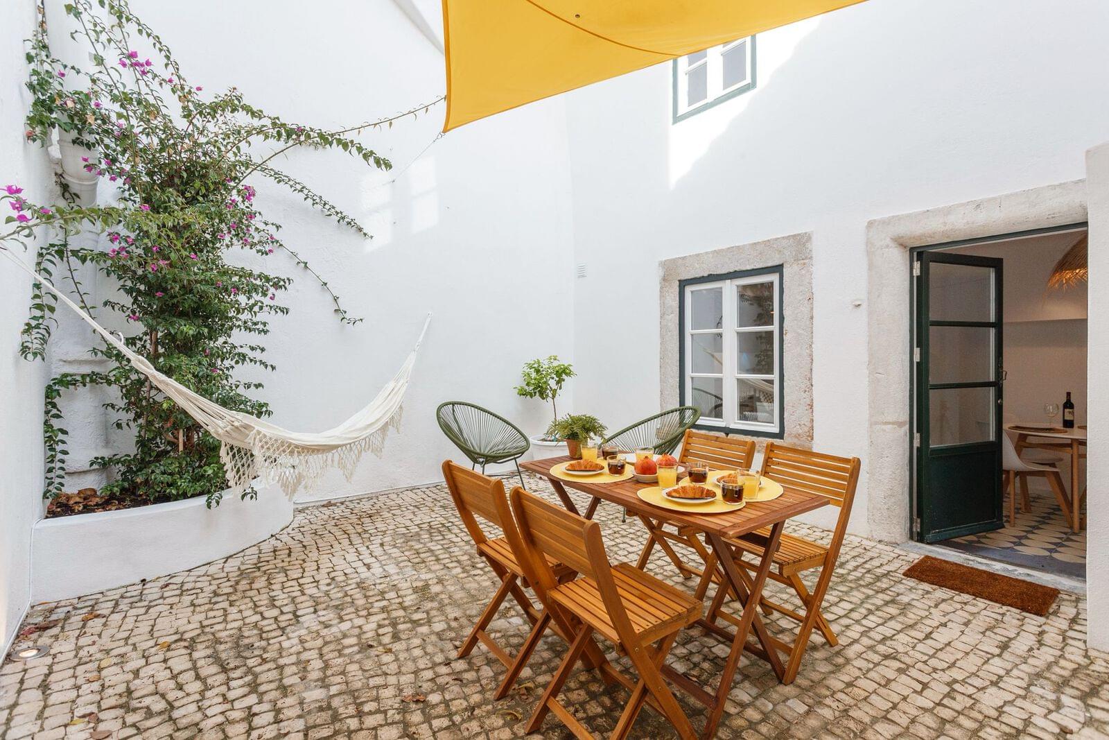 Apartamento T2 com terraço, Alfama, Lisboa - Imagem 1