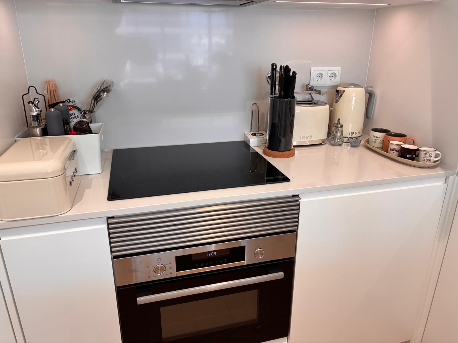 1 Bedroom Apartment with swimming pool, Miraflores, Oeiras - Image 11