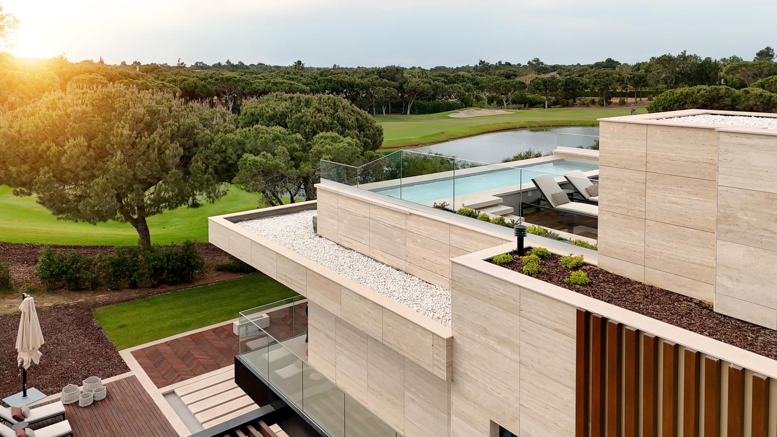 Moradia Bi-familiar T5 no One Green Way - Imagem 11
