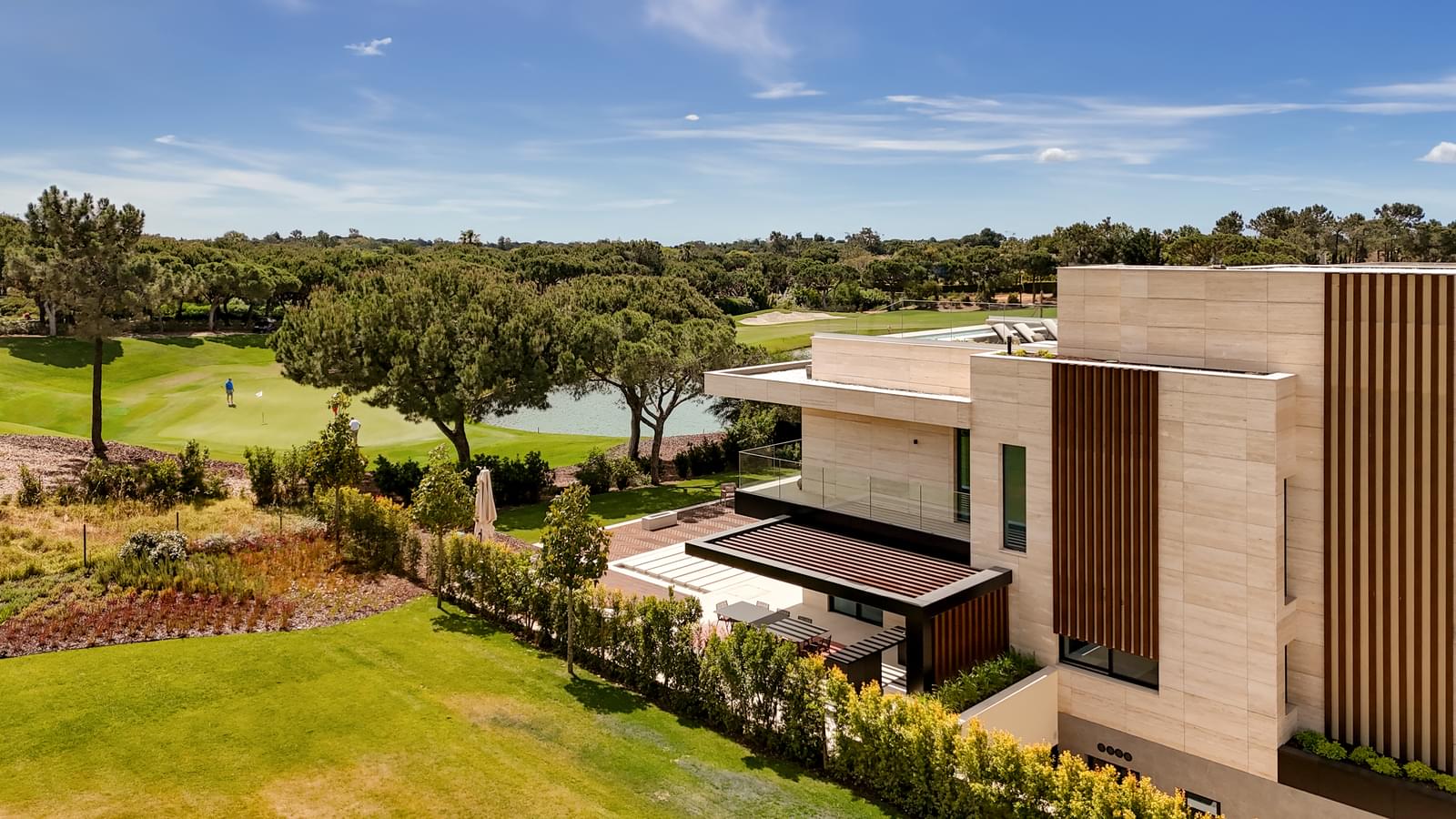 Moradia Bi-familiar T5 no One Green Way - Imagem 9