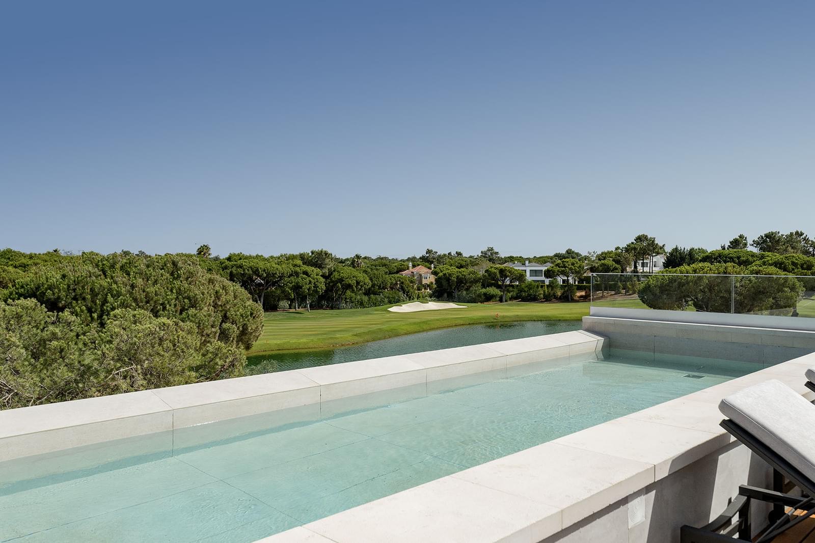 Moradia Bi-familiar T5 no One Green Way - Imagem 22