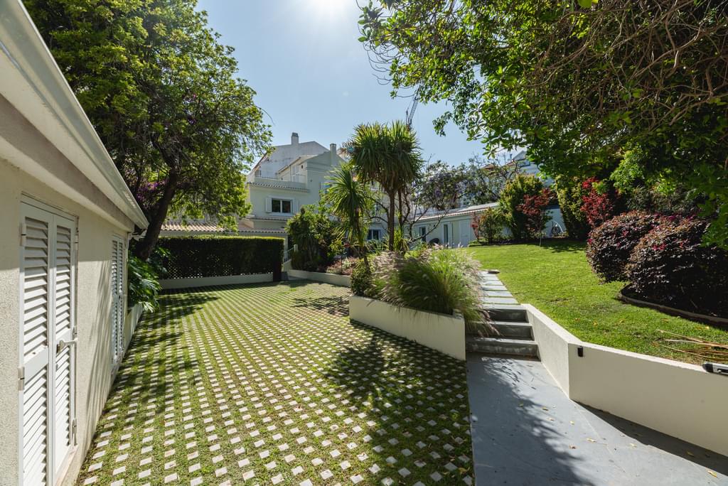 5 Bedroom Detached house with swimming pool, Monte Estoril, Cascais 1124169692