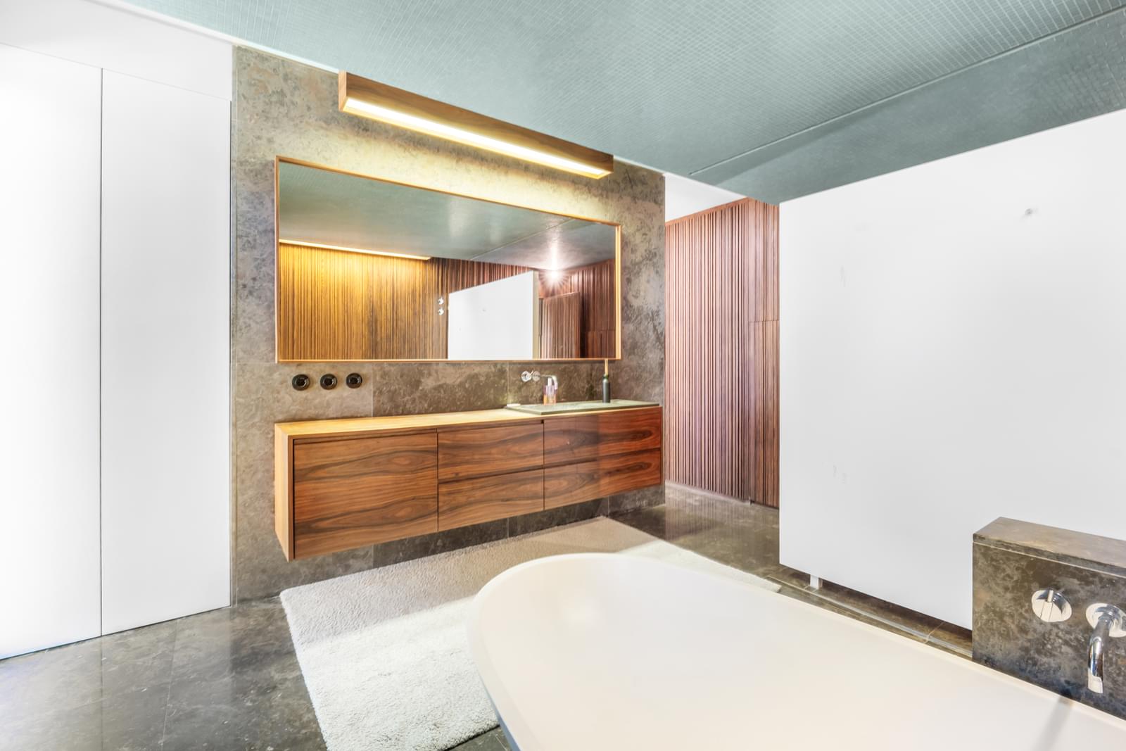 6 Bedroom Villa/Townhouse's Image 35