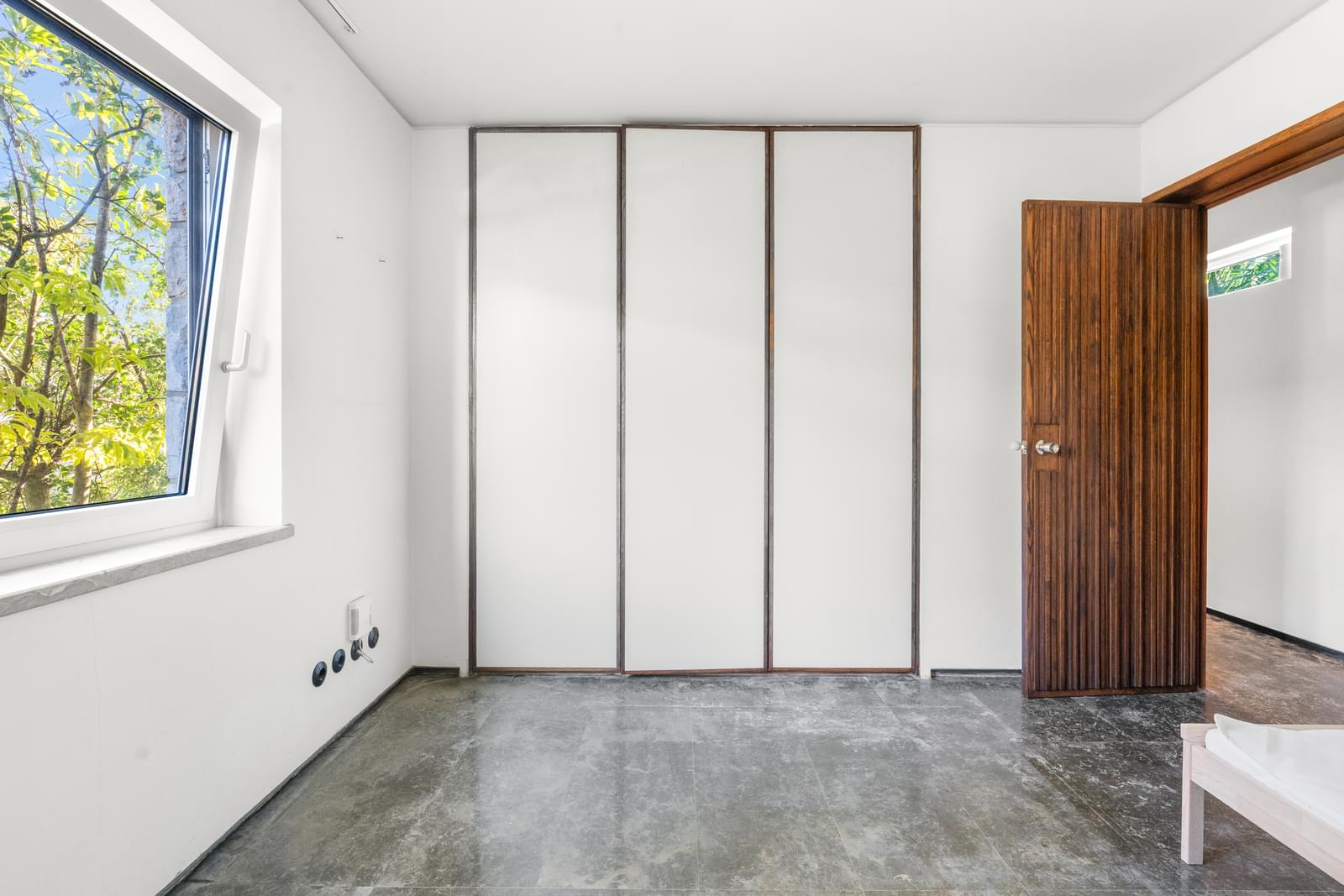 6 Bedroom Villa/Townhouse's Image 38