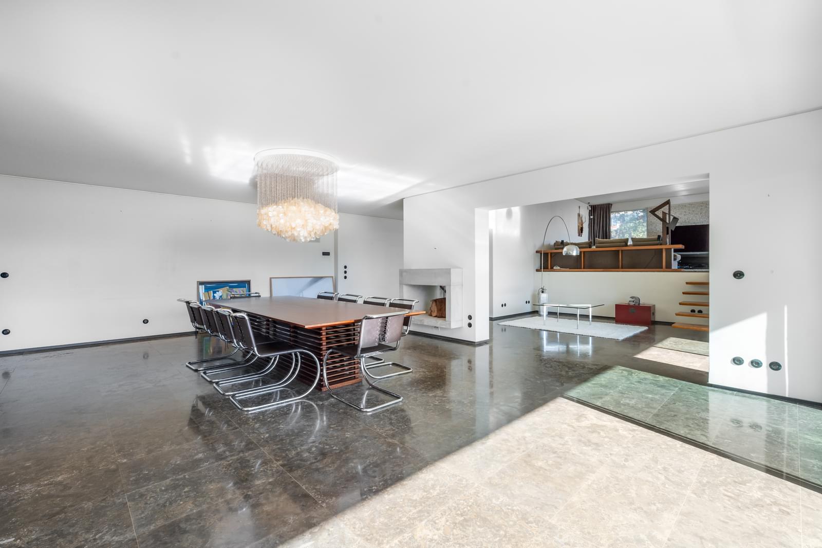6 Bedroom Villa/Townhouse's Image 21