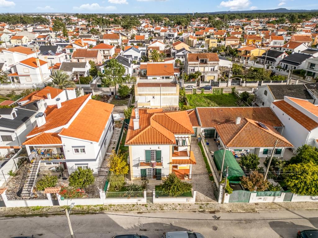 3 Bedroom Detached house with garden, Aroeira, Almada 2390112290