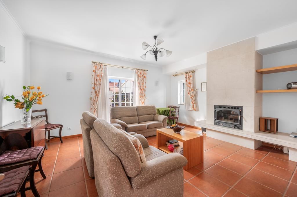 3 Bedroom Detached house with garden, Aroeira, Almada 2390112290