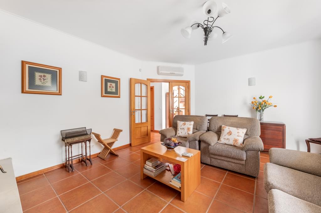 3 Bedroom Detached house with garden, Aroeira, Almada 2390112290