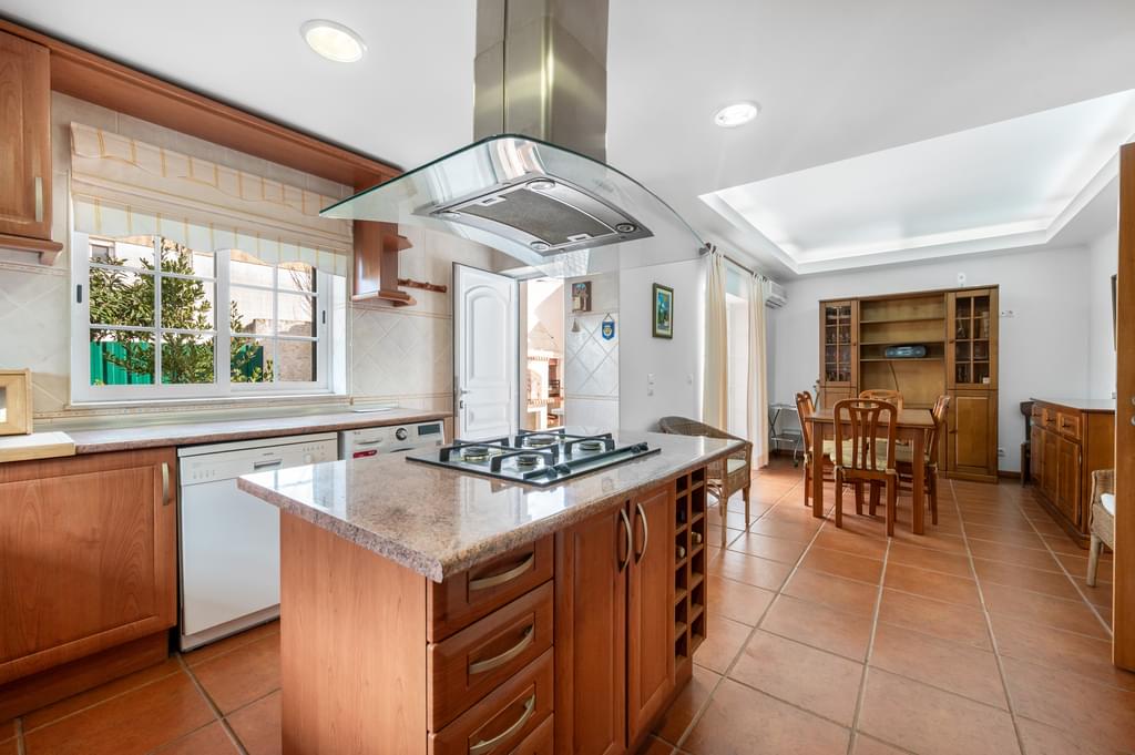 3 Bedroom Detached house with garden, Aroeira, Almada 2390112290