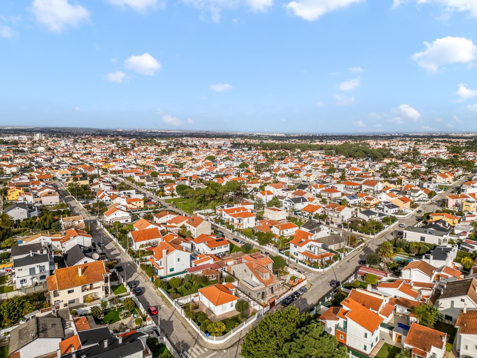 Moradia Isolada T3 com jardim, Aroeira, Almada - Imagem 33