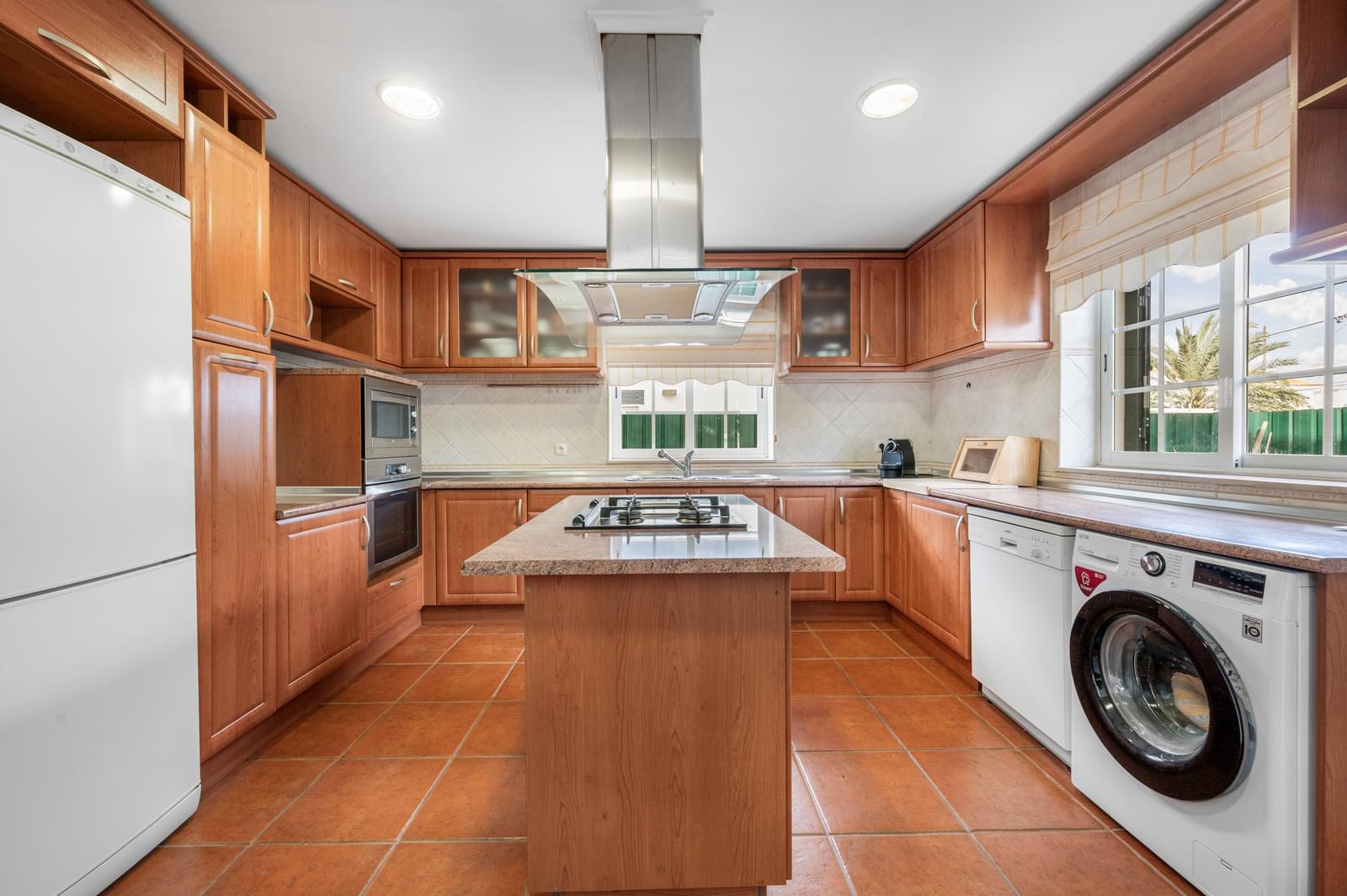 Moradia Isolada T3 com jardim, Aroeira, Almada - Imagem 9