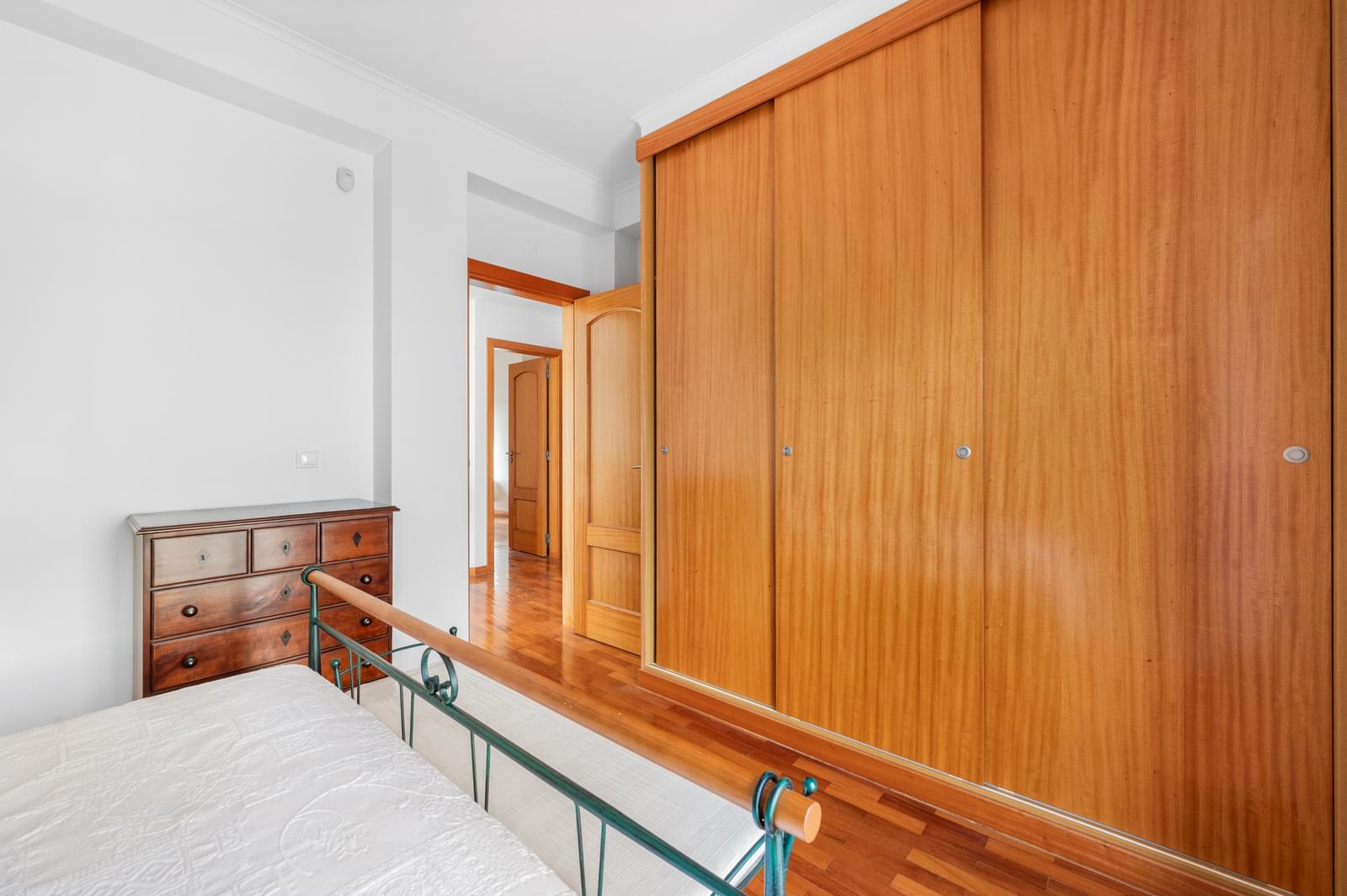 Moradia Isolada T3 com jardim, Aroeira, Almada - Imagem 16