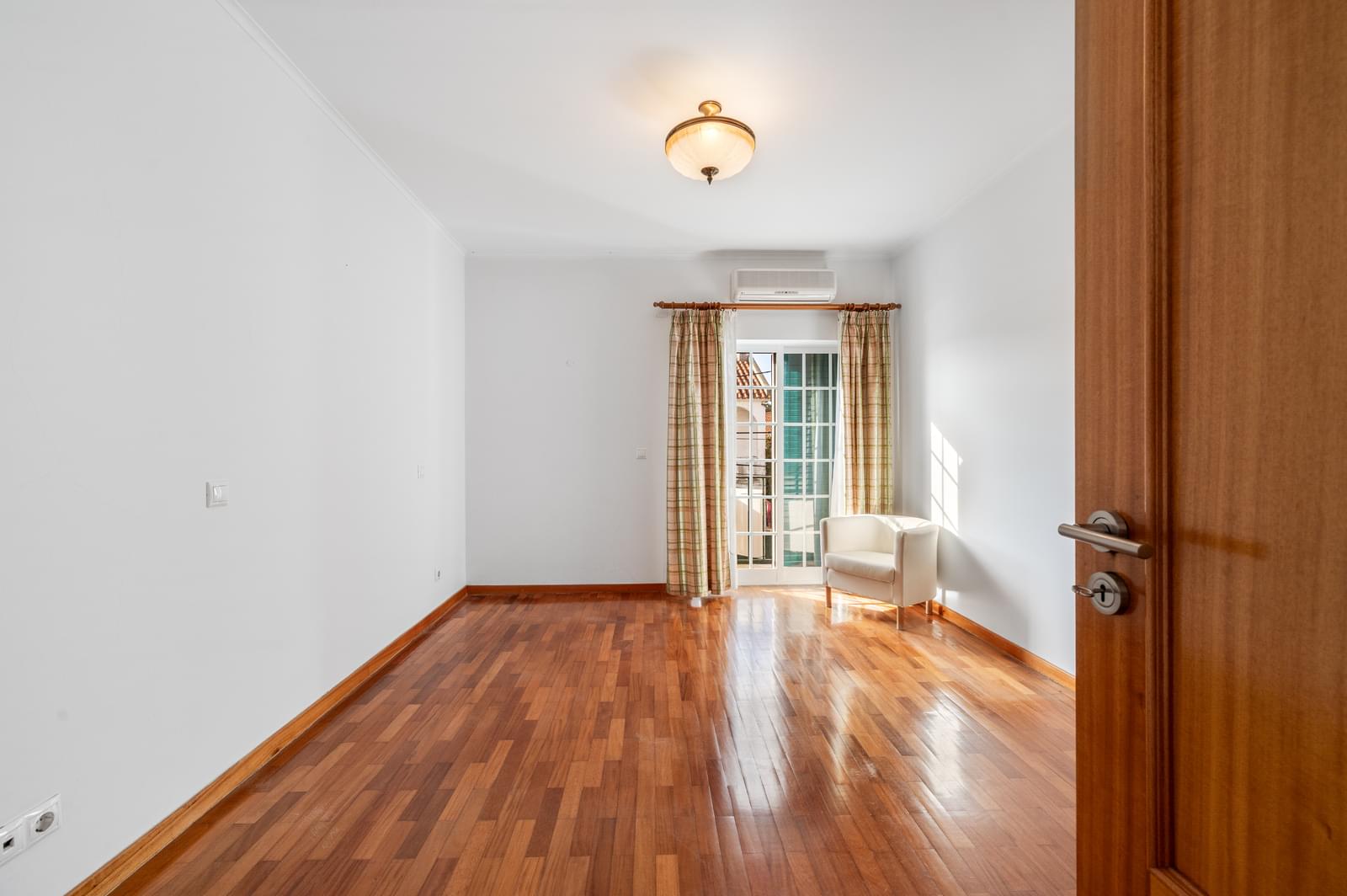 Moradia Isolada T3 com jardim, Aroeira, Almada - Imagem 20