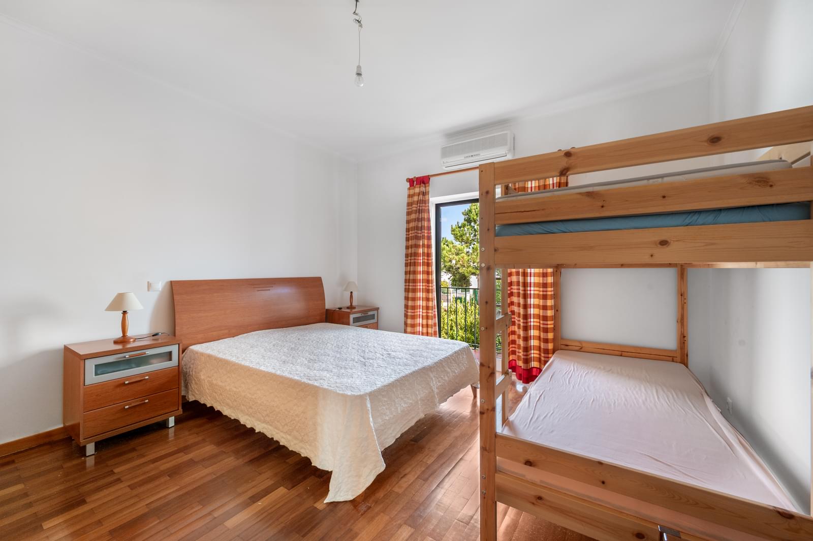 Moradia Isolada T3 com jardim, Aroeira, Almada - Imagem 17