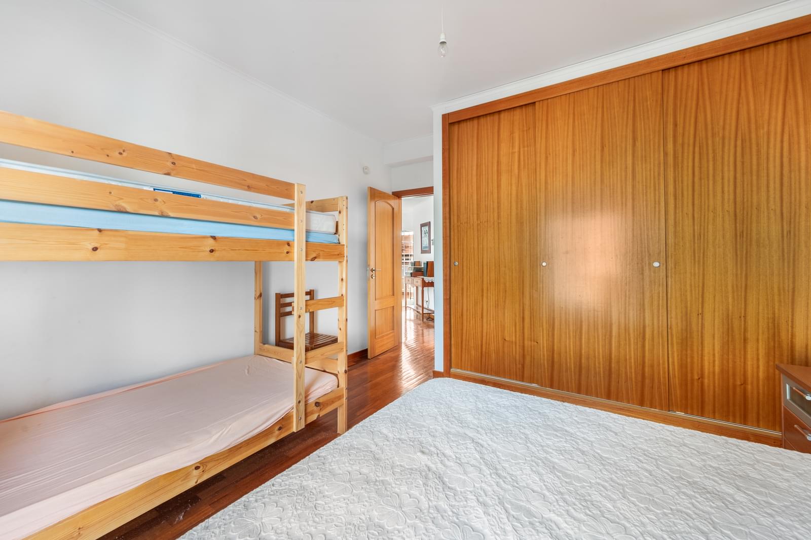 Moradia Isolada T3 com jardim, Aroeira, Almada - Imagem 18